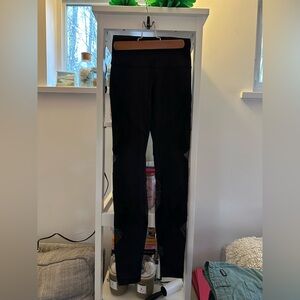 Lululemon mesh inset leggings - size 4